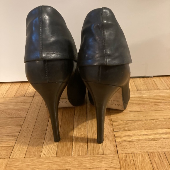 ALDO BLACK LEATHER BOOTIES 🖤 - Picture 3 of 5